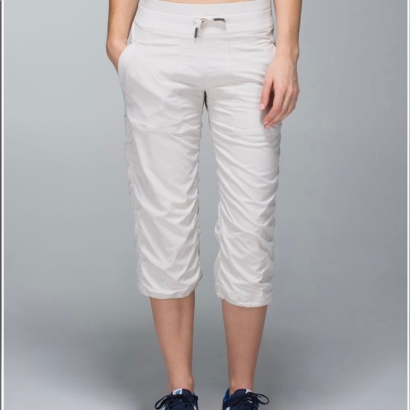 Lululemon studio crops Sz 2 - Picture 2 of 12